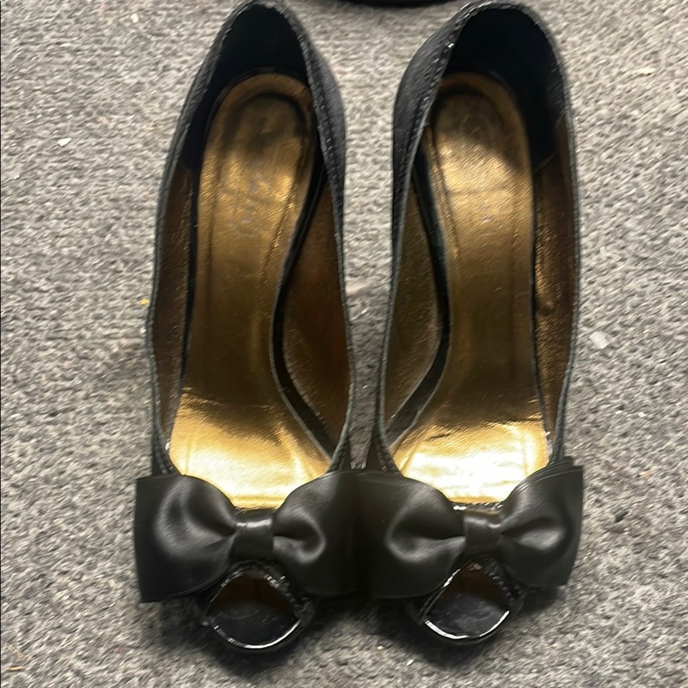 Elegant Black Bow Coach Heels🔥